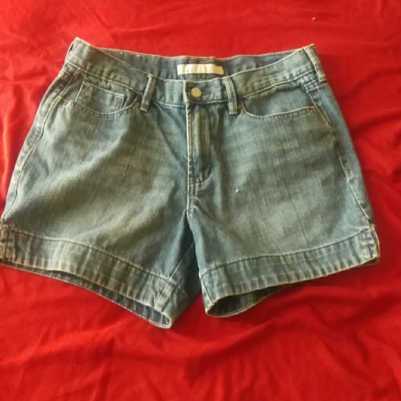 Old Navy Pants - Old navy Jean shorts size 10 with pockets and slit